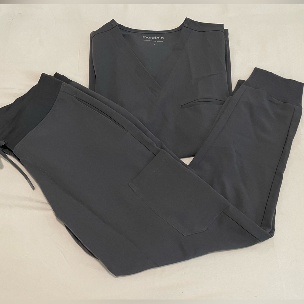 MANDALA small scrub top & XS joggers set - Grey “Pewter”
